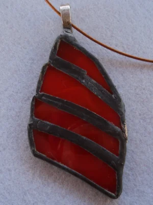 Pendentif en forme de coquillage orange