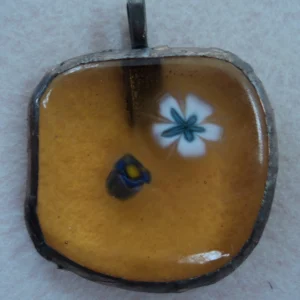 2 millefioris blancs et bleus fondus sur orange transparent