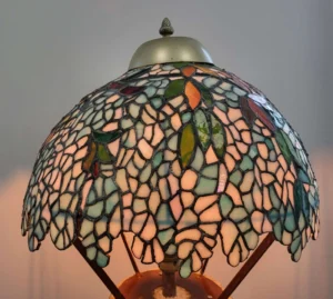 Lampe de mille pièce avec un motif de glycine