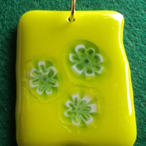3 millefioris verts fondus sur un rectangle jaune