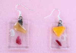 2 boucles d'oreille fusing en verre transparent et éclats