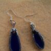 Boucles d'oreilles larmes verre bleu de dos