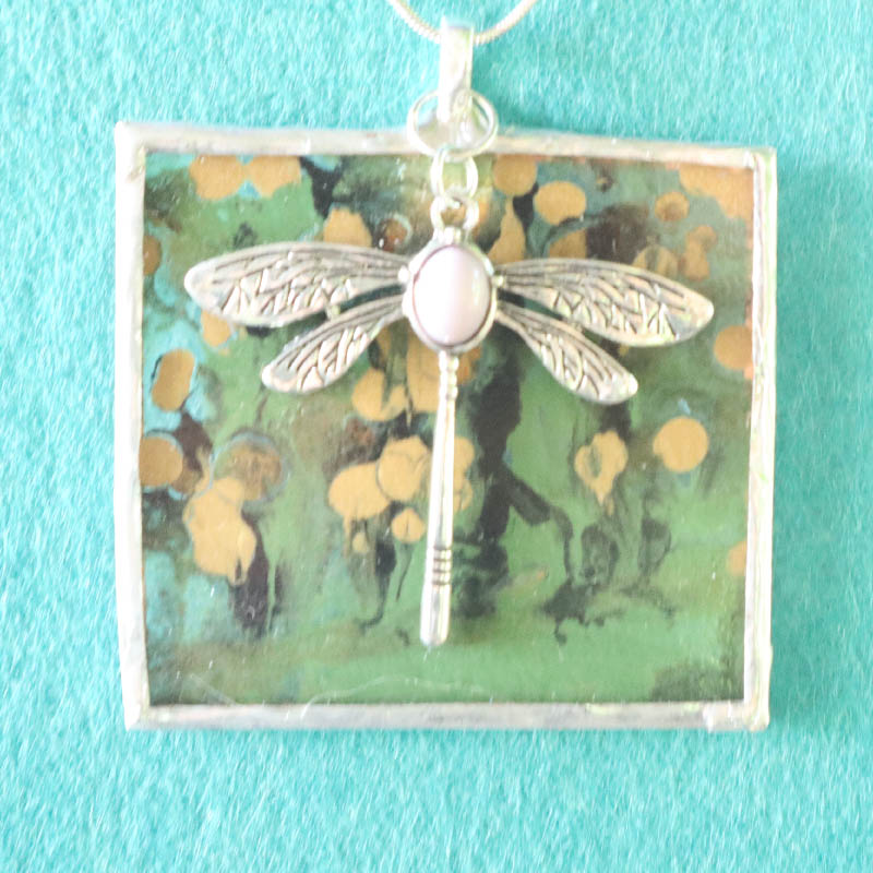 Pendentif en verre peint avec libellule