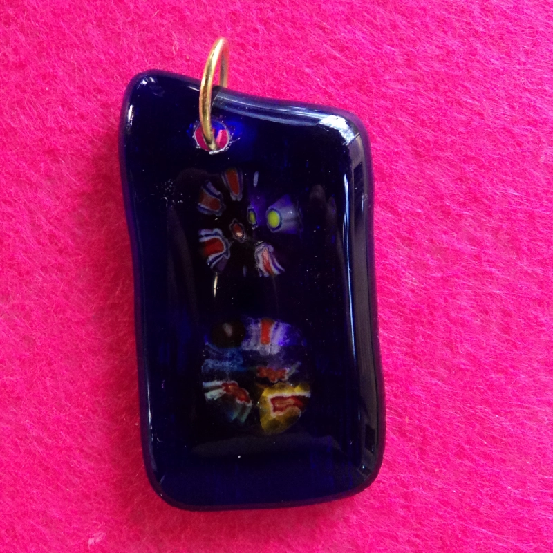 Pendentif haut bleu intense avec deux carrés multicolores fondus