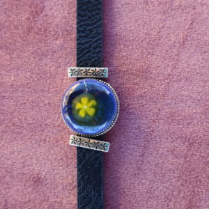 Bracelet en verre avec un millefiori jaune