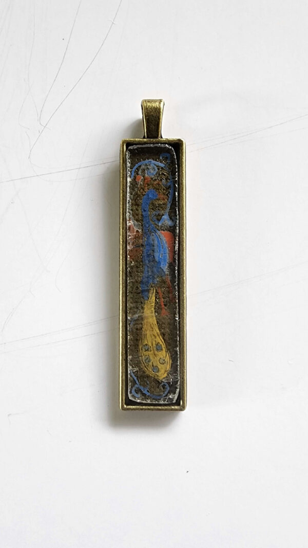 Pendentif en grisaille sur verre antique avec un paon