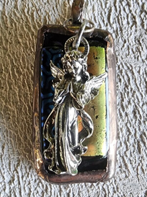 Bel ange sur verre dichroïque