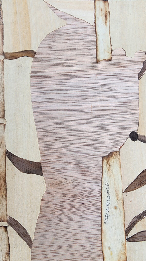 Marqueterie encadrée "Panda dans les bambous" – bois recyclé et loses de camembert