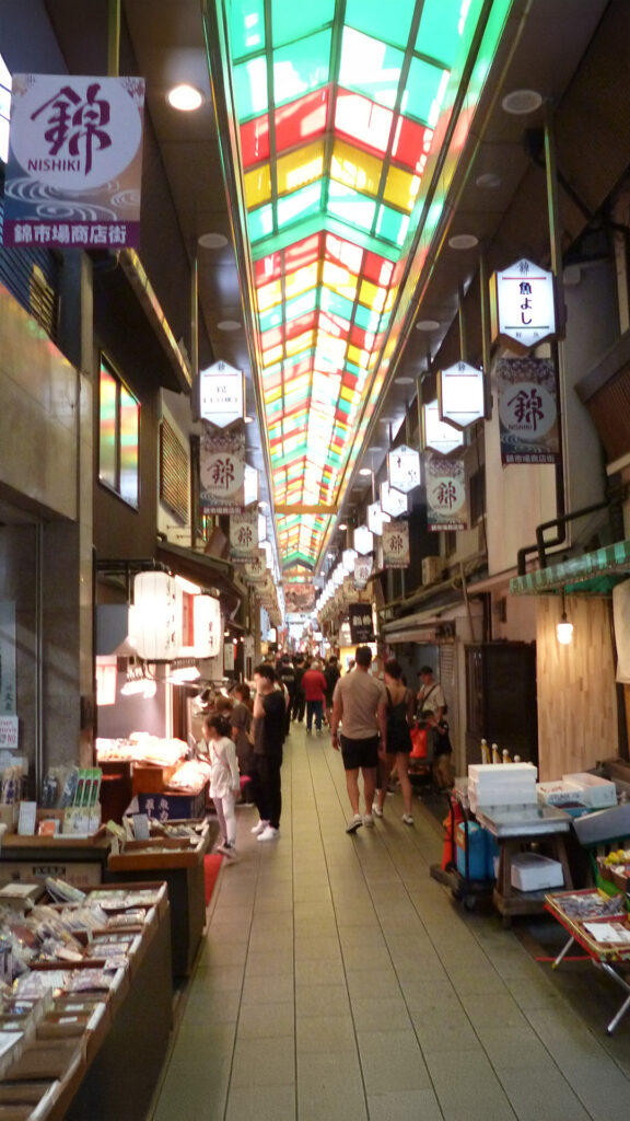 Verrière colorée du marché de Tokyo