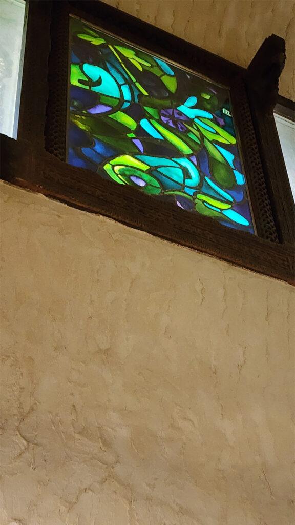 Vitrail vasistas abstrait