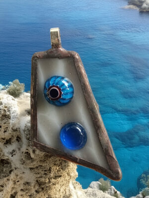 Bleu d’Atlantide pendentif en verre recyclé fusing monté Tiffany