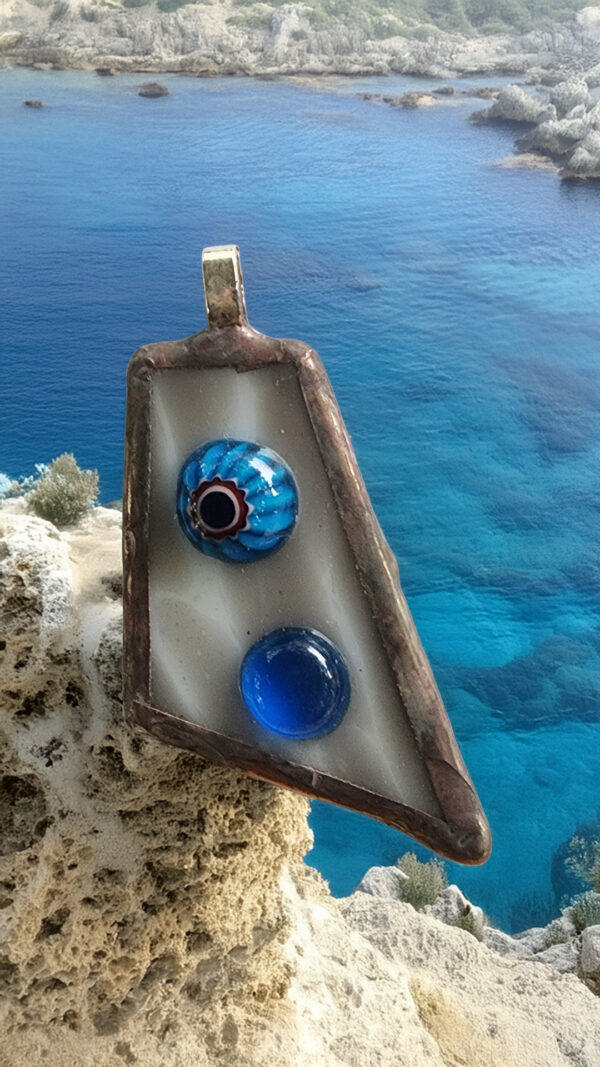 Bleu Atlandide Bleu d’Atlantide pendentif en verre recyclé fusing monté Tiffany