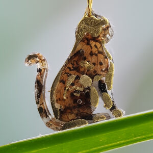 Aurea Felis, pendentif résine, aile de papillon et feuille d'or