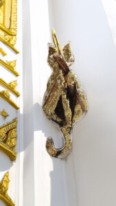Chat'Pillon pendentif résine, ailes de papillon et feuille d'or