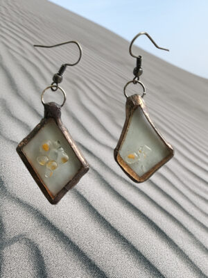 Éclats de dune, boucles d’oreilles fusing et tiffany