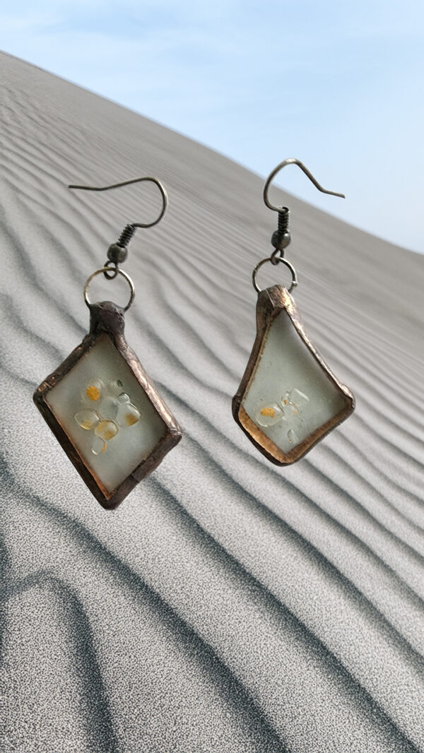 Éclats de dune, boucles d’oreilles fusing et tiffany